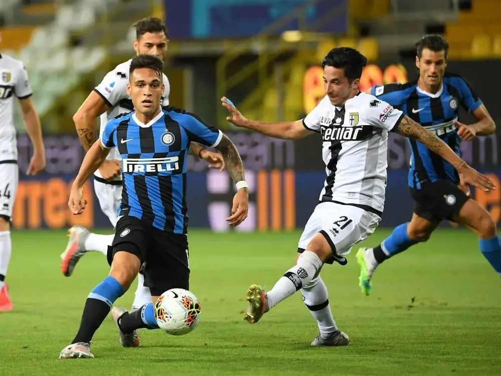  萨勒尼塔纳主场逼平AC米兰，草根球队展现顽强斗志